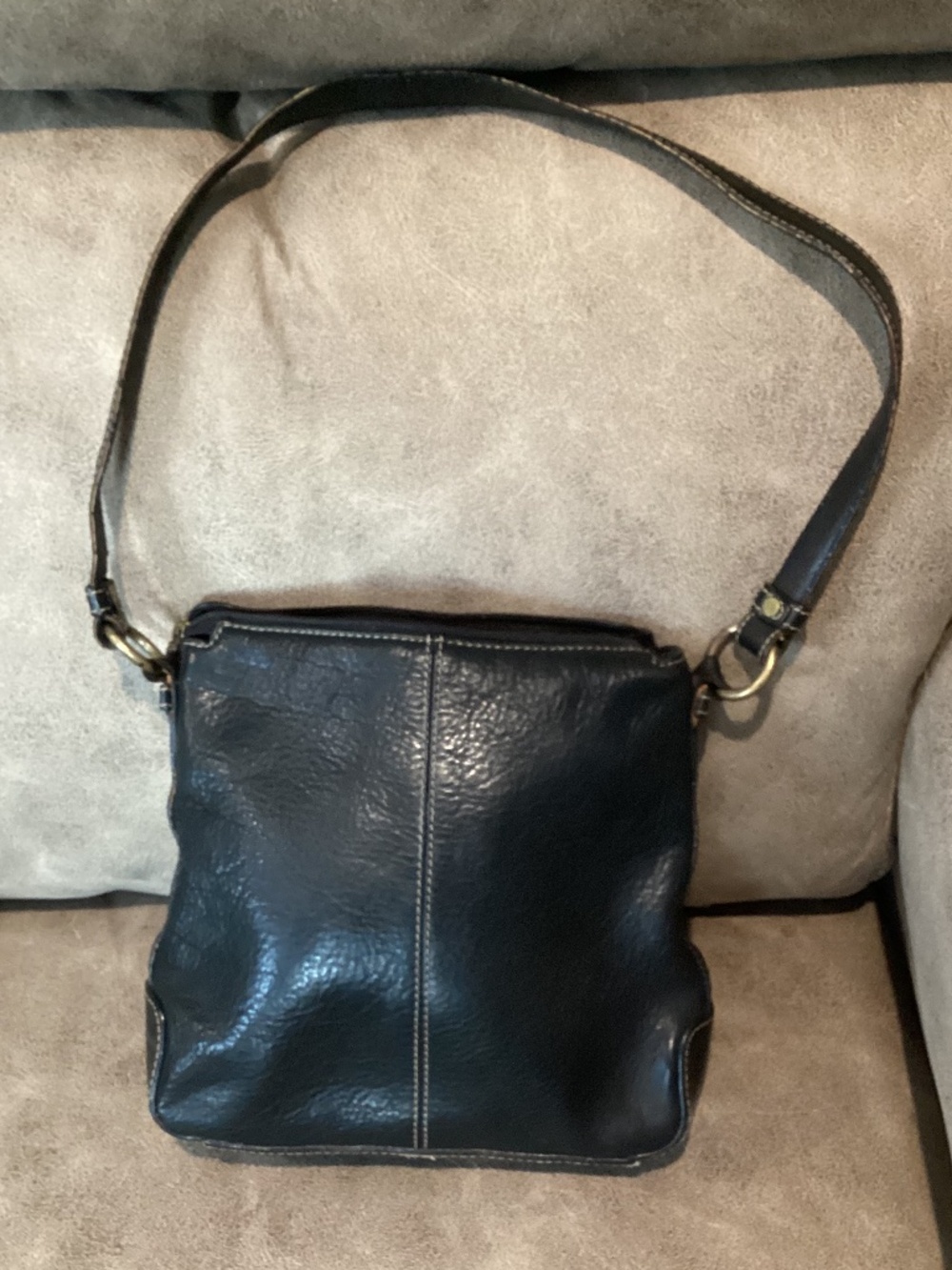 Vintage Fossil women’s black grain leather bag